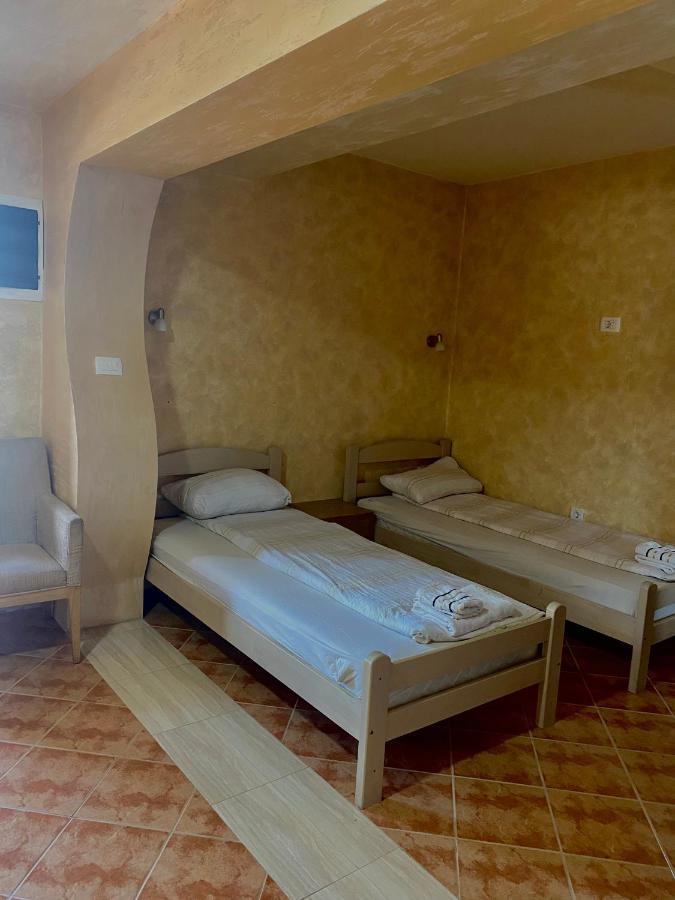 Apartments & Camp Stanisic Nikšić Bagian luar foto